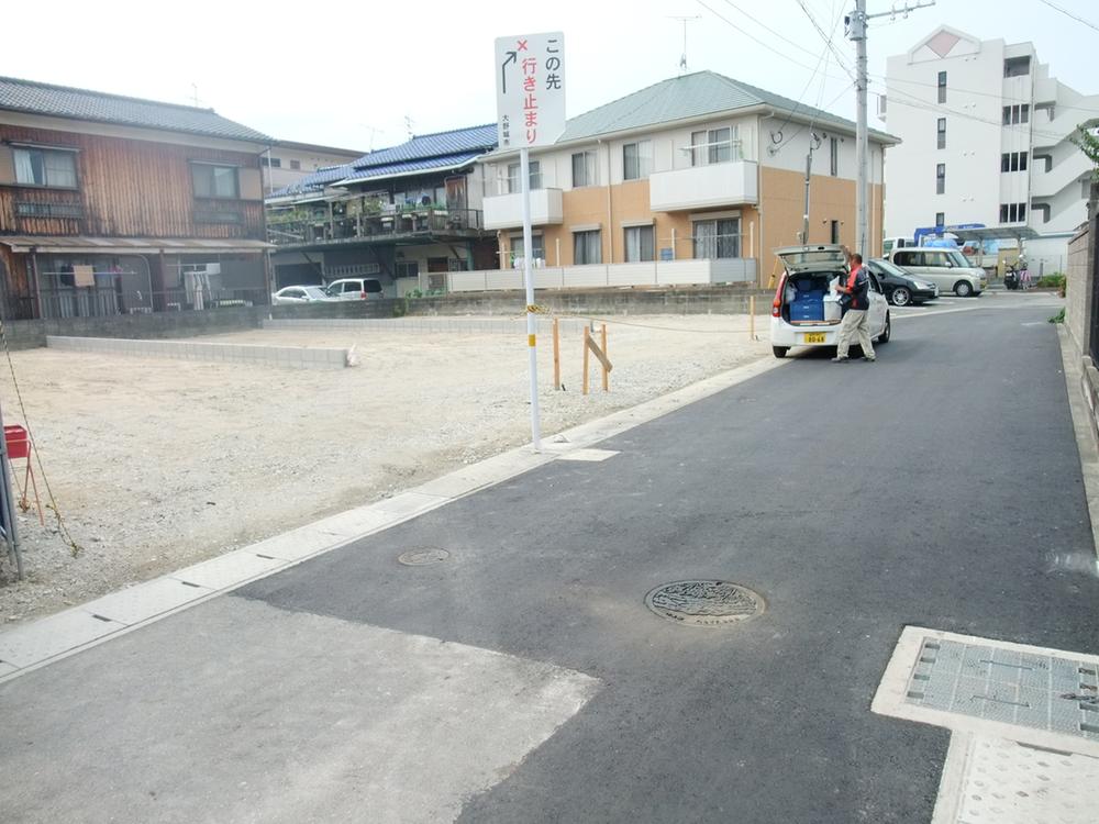 Local photos, including front road. Local shooting (10 May 2013)
