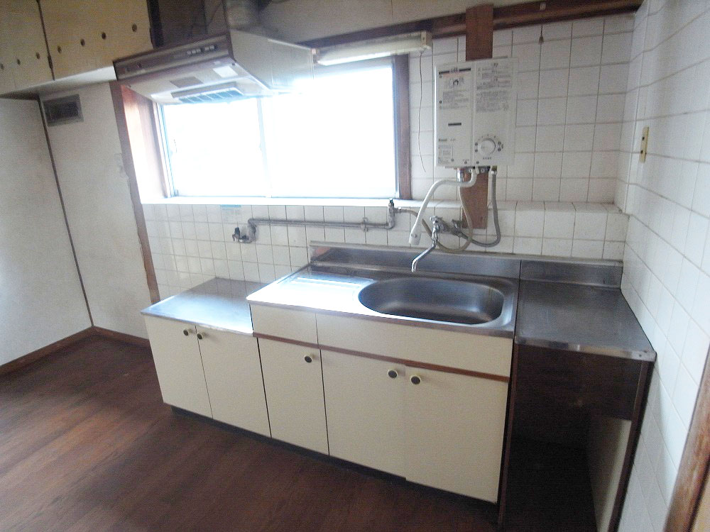 Kitchen. Gas stove installation Allowed