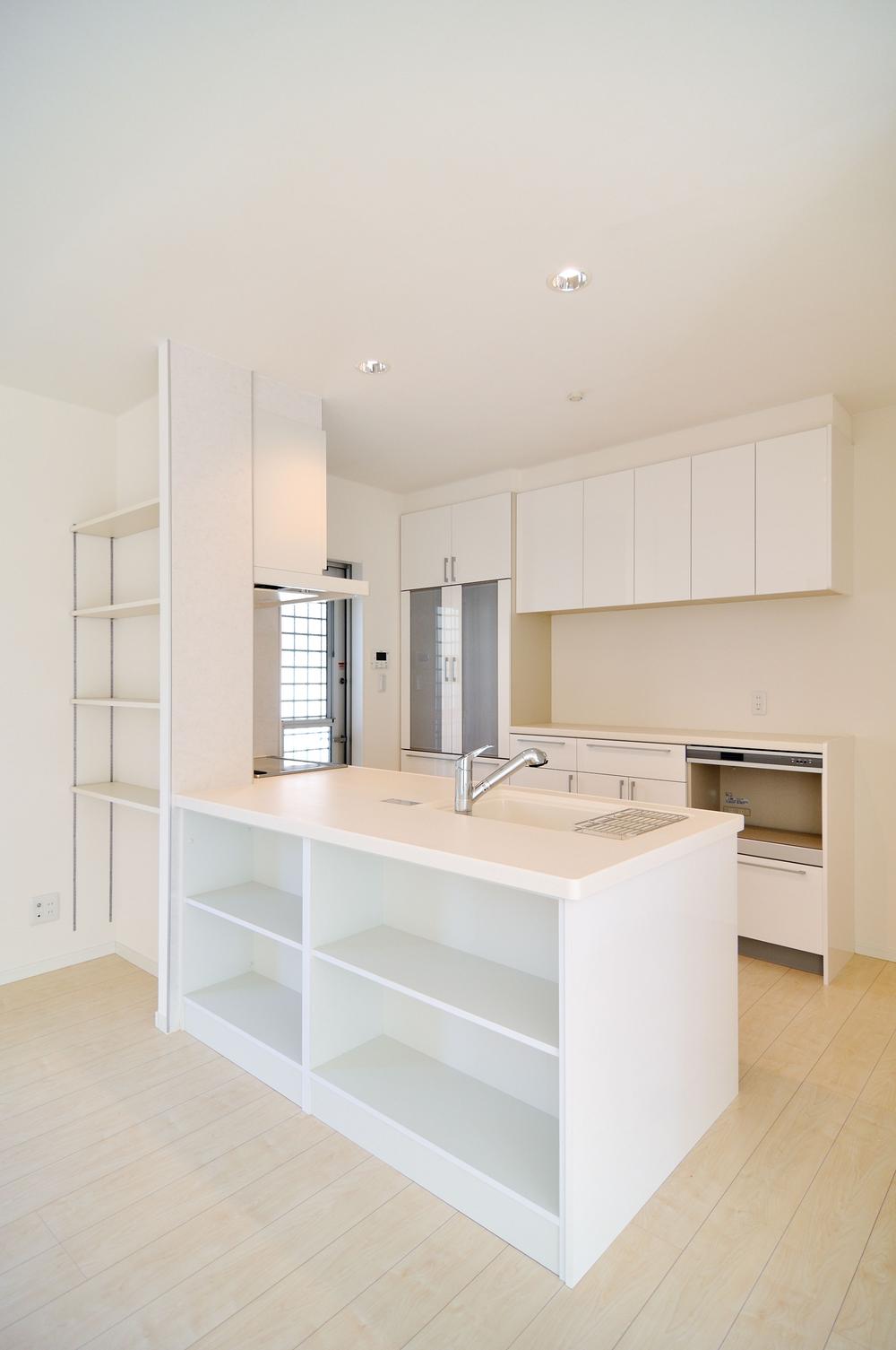 Kitchen. Indoor (10 May 2012) shooting