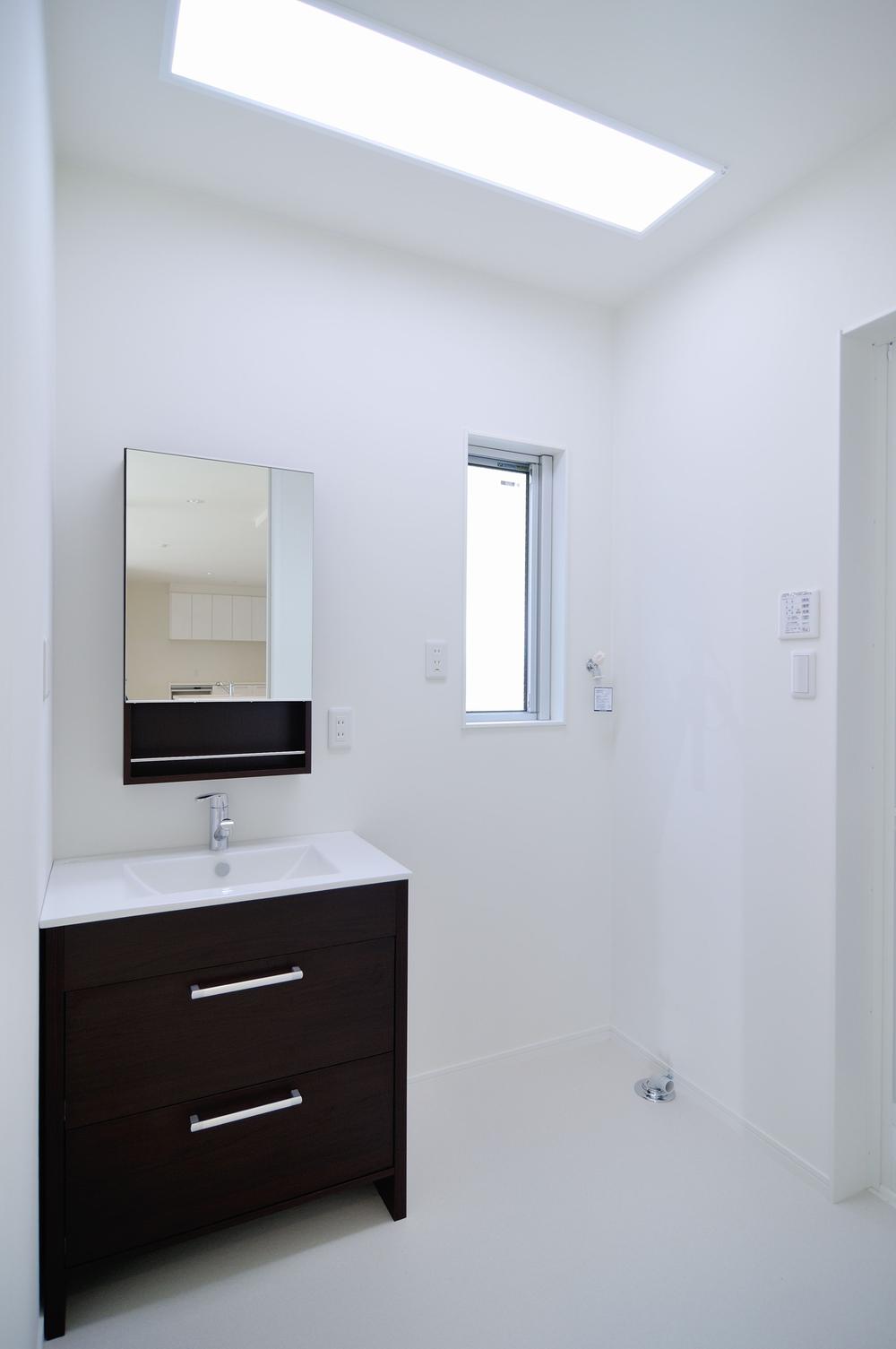 Wash basin, toilet. Indoor (10 May 2012) shooting