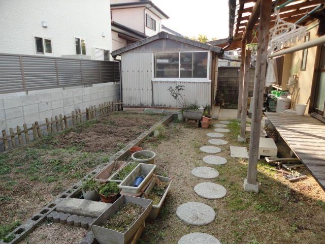 Garden. Land area spacious 93 square meters! 