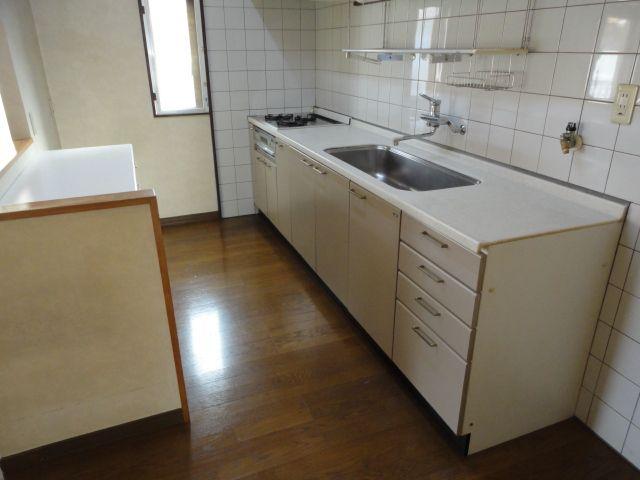 Kitchen. System kitchen! 