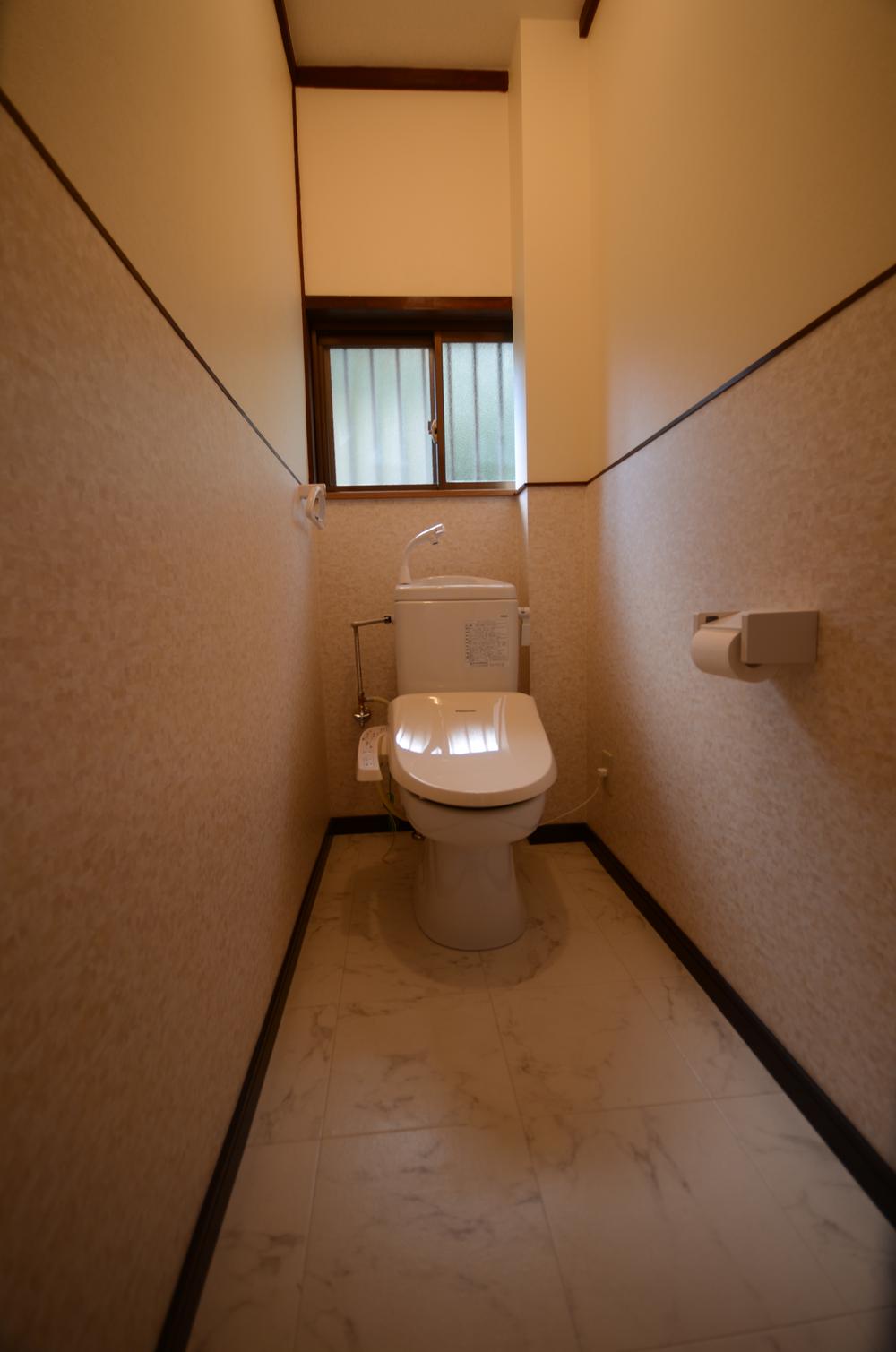 Toilet. Indoor (10 May 2013) Shooting