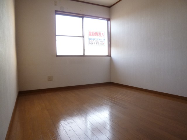 Other room space. South-facing bright Western-style