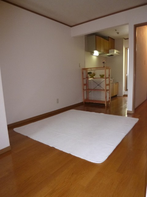 Other room space. Dining is ☆