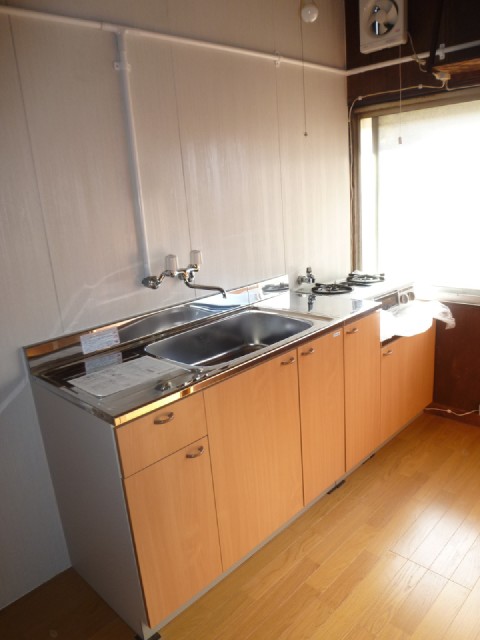 Kitchen. With gas stove