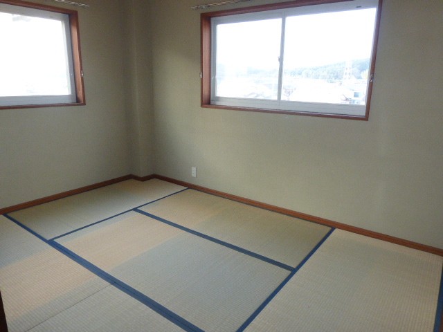 Other room space. Please in the bedroom