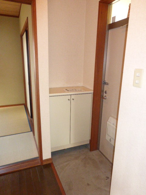 Entrance. There are shoe box!