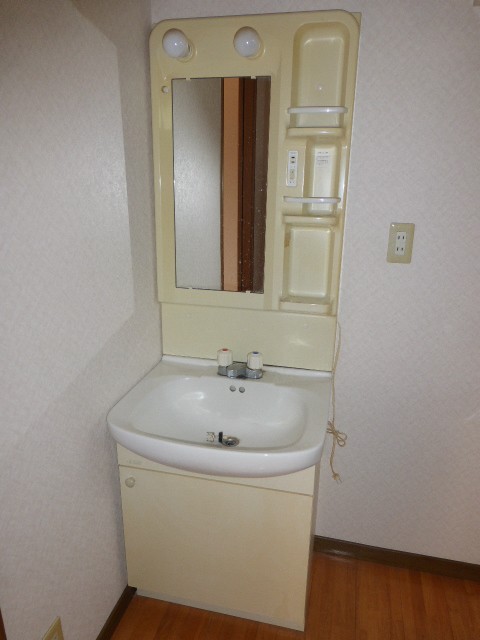 Other room space. Independent wash basin ☆