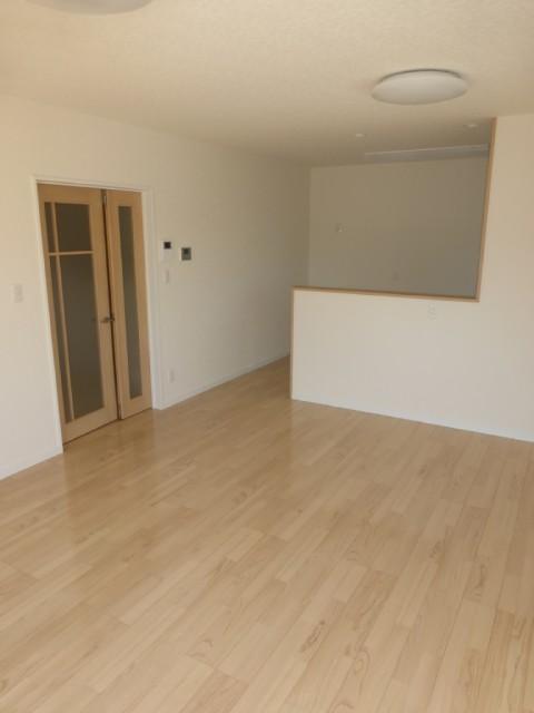 Living. LDK is size of 16 tatami!