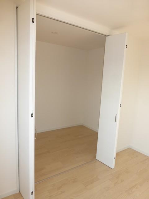 Receipt. Walk-in closet