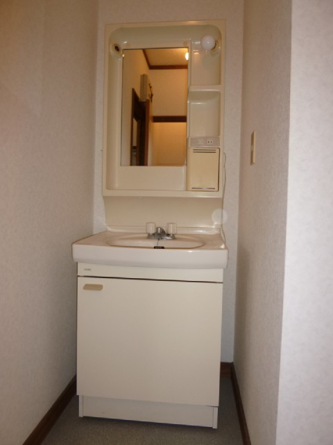 Other room space. Independent wash basin ☆