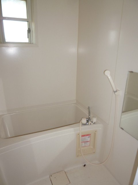 Bath. It is with window ☆