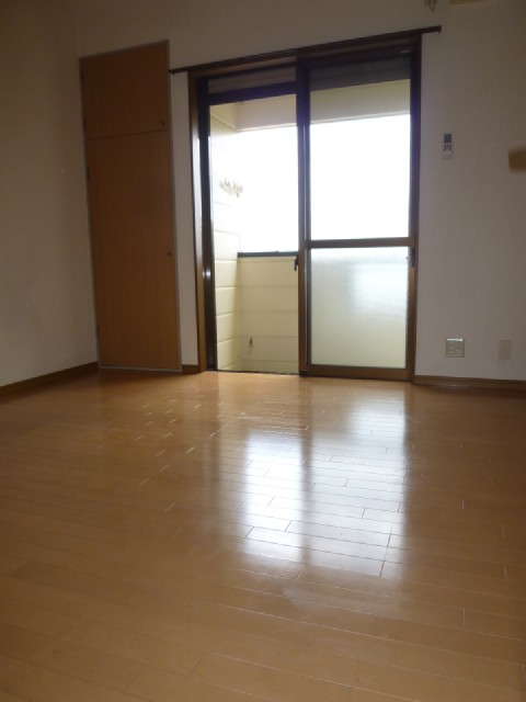 Living and room. Plenty of breadth in your living alone ☆