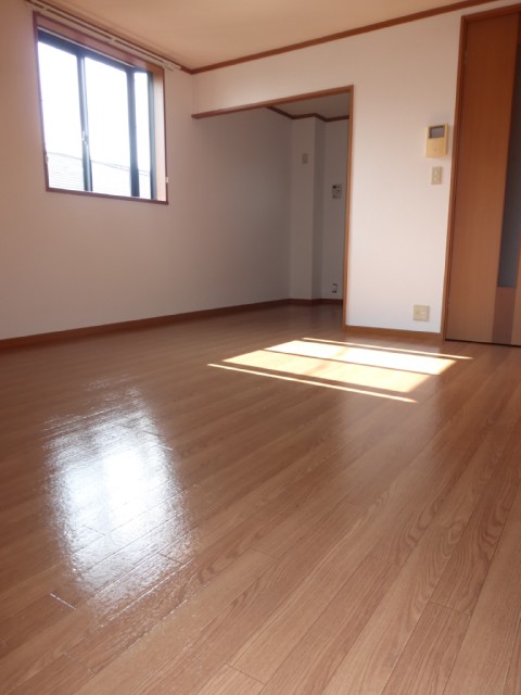 Living and room. Spacious is living! !