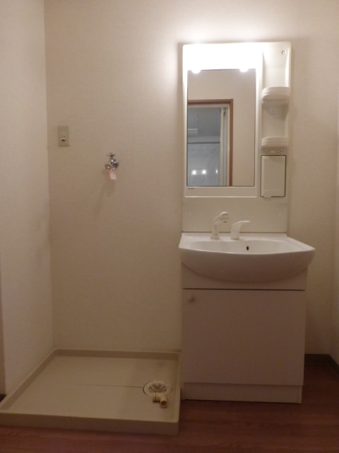 Other room space. Independence is a wash basin! !