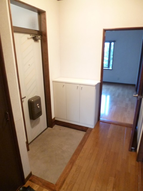 Entrance. Spacious entrance ☆