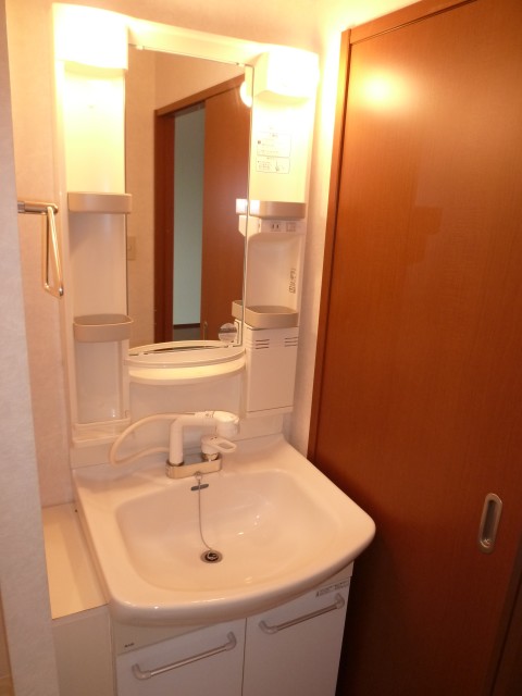 Other room space. Shampoo is Dresser ☆