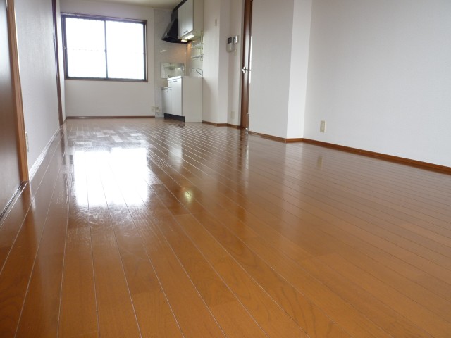 Other room space. Sunny