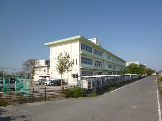 Junior high school. 2000m to Yame west junior high school (junior high school)