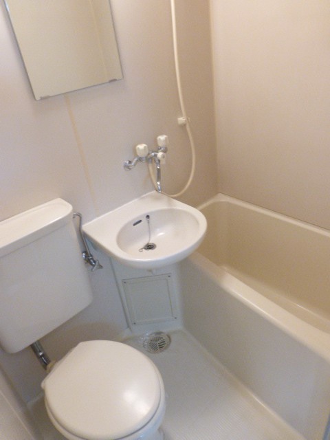 Bath. Bus toilet is together ☆ 