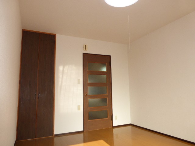 Other room space. Bright room