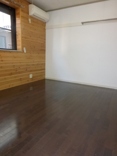 Other room space. You Yes hanger on the wall ☆