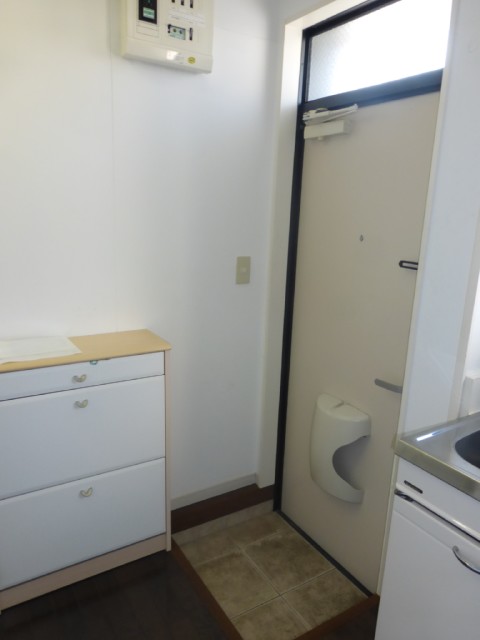 Entrance. There are shoe box ☆