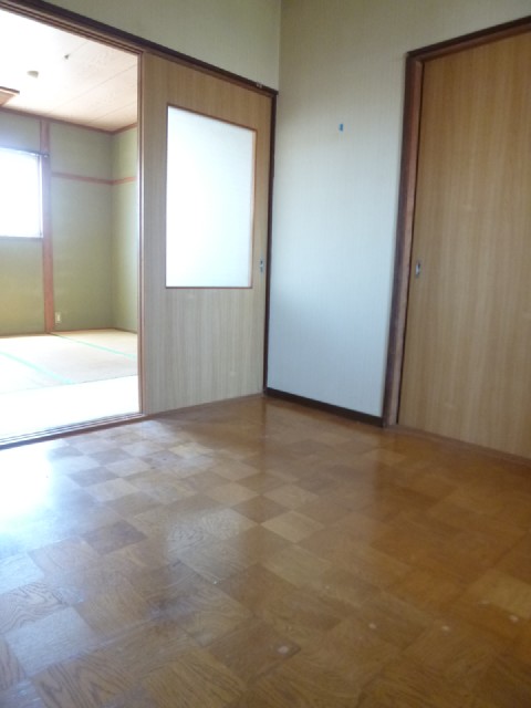 Living and room. Bright ☆