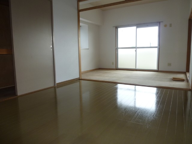 Other room space. Day is good! !