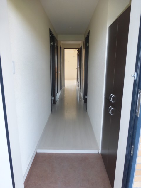 Entrance. There are shoe box ☆