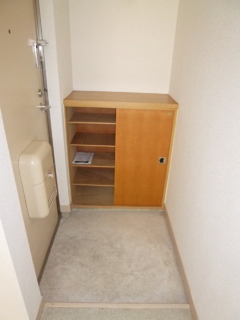 Entrance. Jewels shoes BOX!