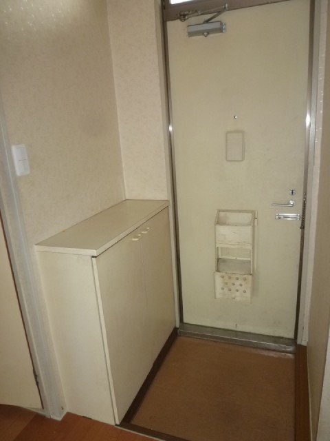 Entrance. Yes shoe box