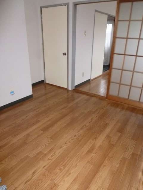 Living and room. dining kitchen ☆