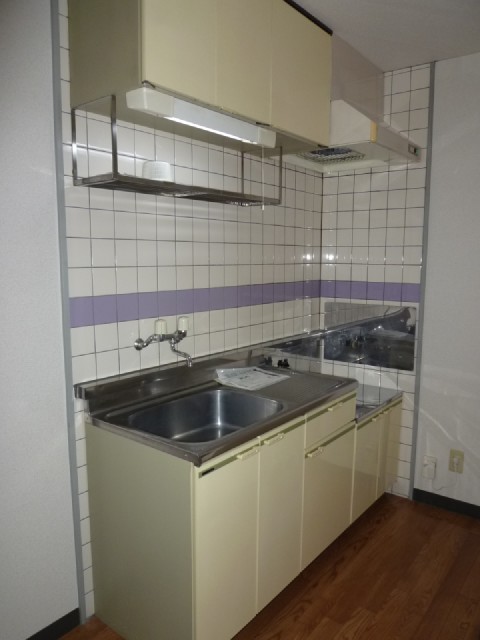 Kitchen. Storage is a lot ☆