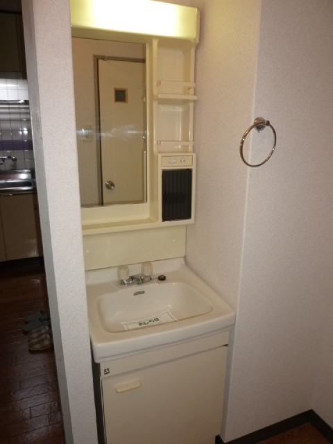 Other room space. It is the washstand ☆