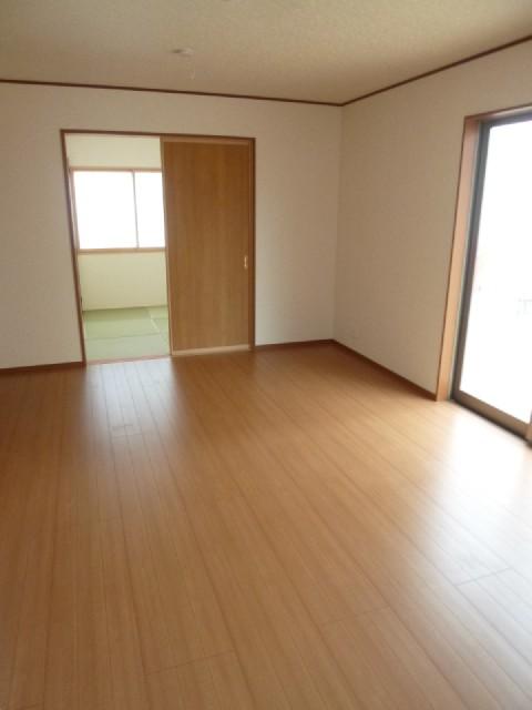 Living. The company construction case