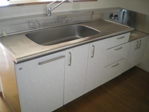 Kitchen. It is a large sink ☆