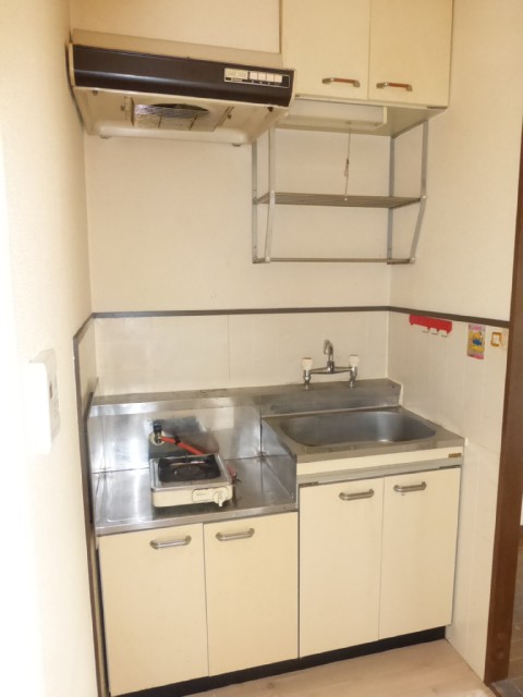 Kitchen. It comes with a 1-burner stove ☆ 