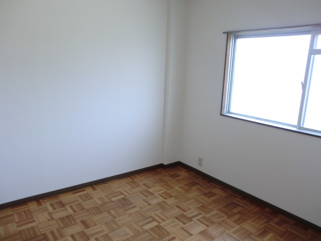 Other room space. Western-style 4.5 Pledge