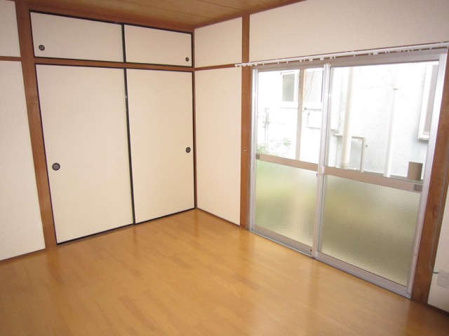 Other room space. Western-style 6 Pledge