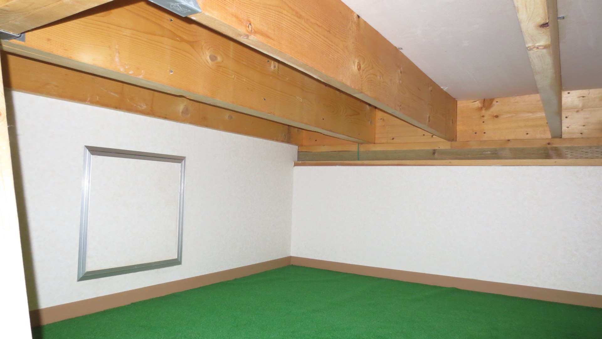 Receipt. Large under-floor storage