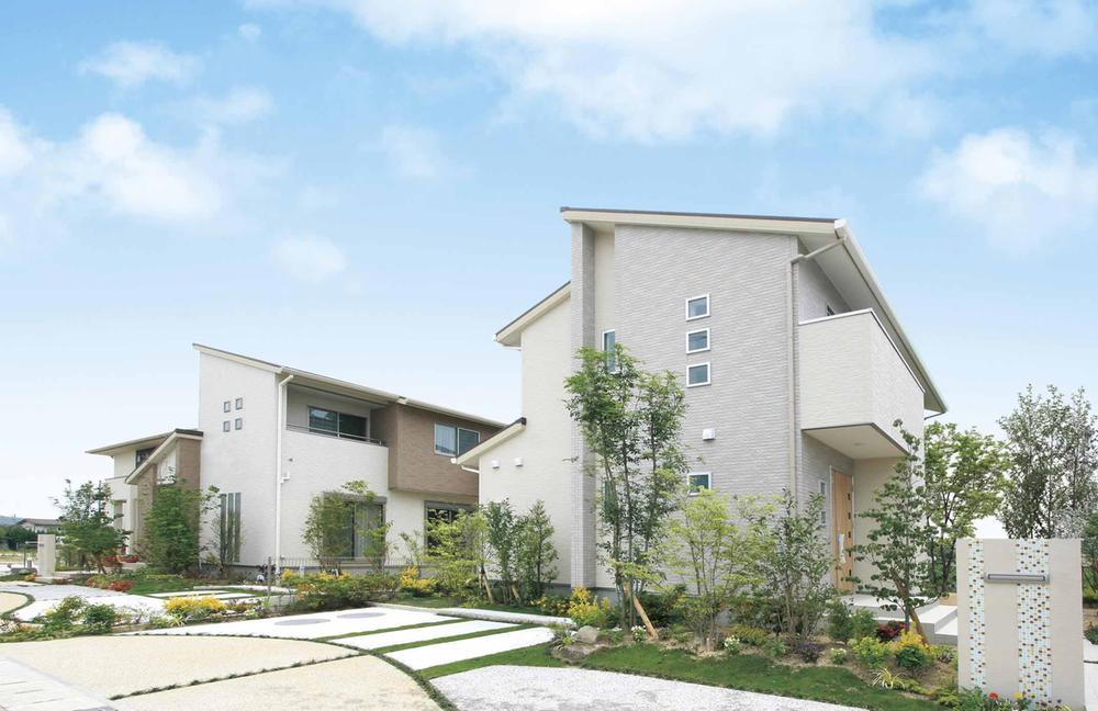 Other local. Town where the entire town was born from the idea of "park". Beautifully made streets in each succeeding the years. Streets with a beautiful open-minded unity.