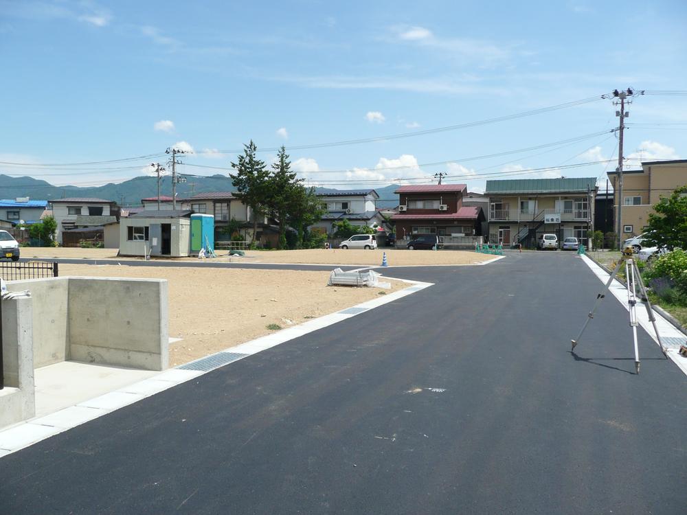 Local photos, including front road. We offer a variety of sections of all 14 compartments.