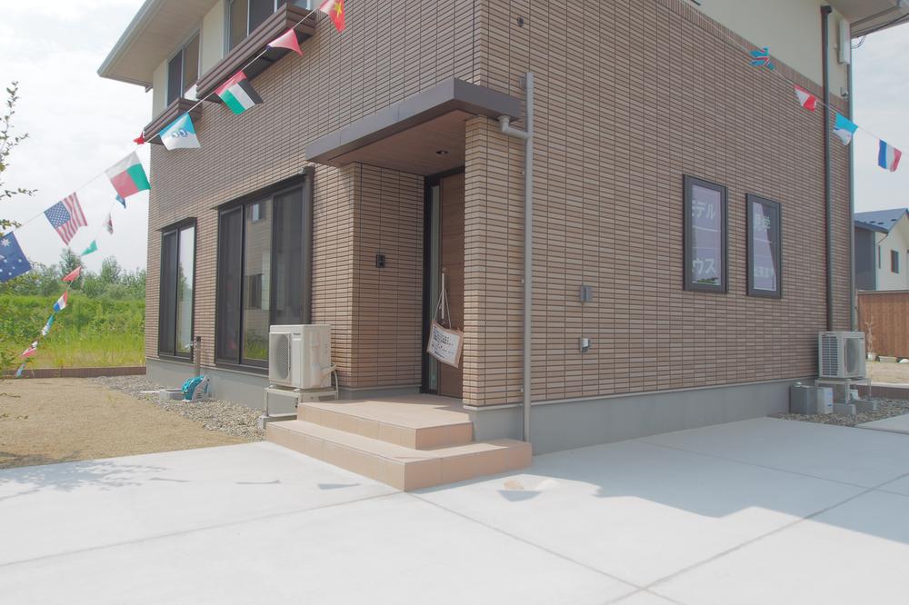 Local appearance photo. There is parking space