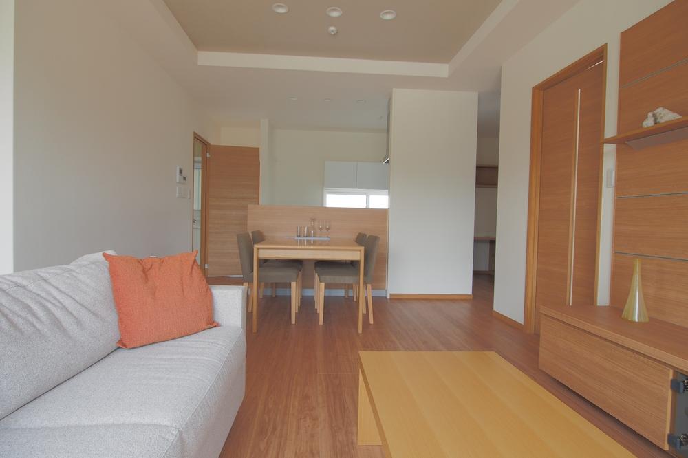 Living. Face-to-face kitchen living room overlooking