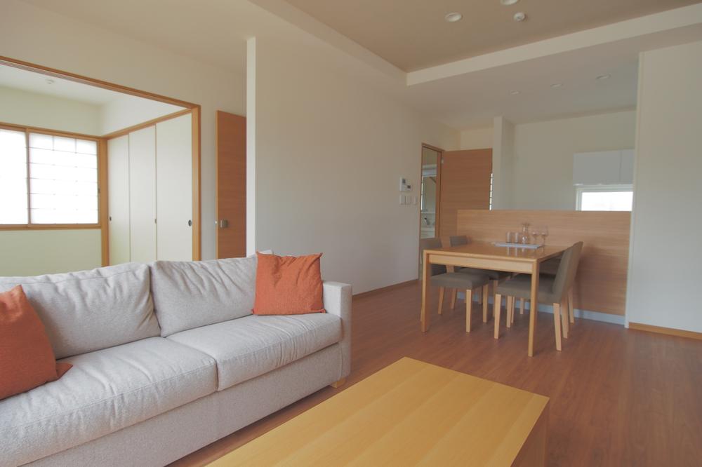 Living. It has led not to pinch the Japanese-style room and hallway