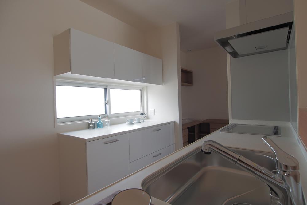 Living. There is effect in the window is the brightness of the kitchen back