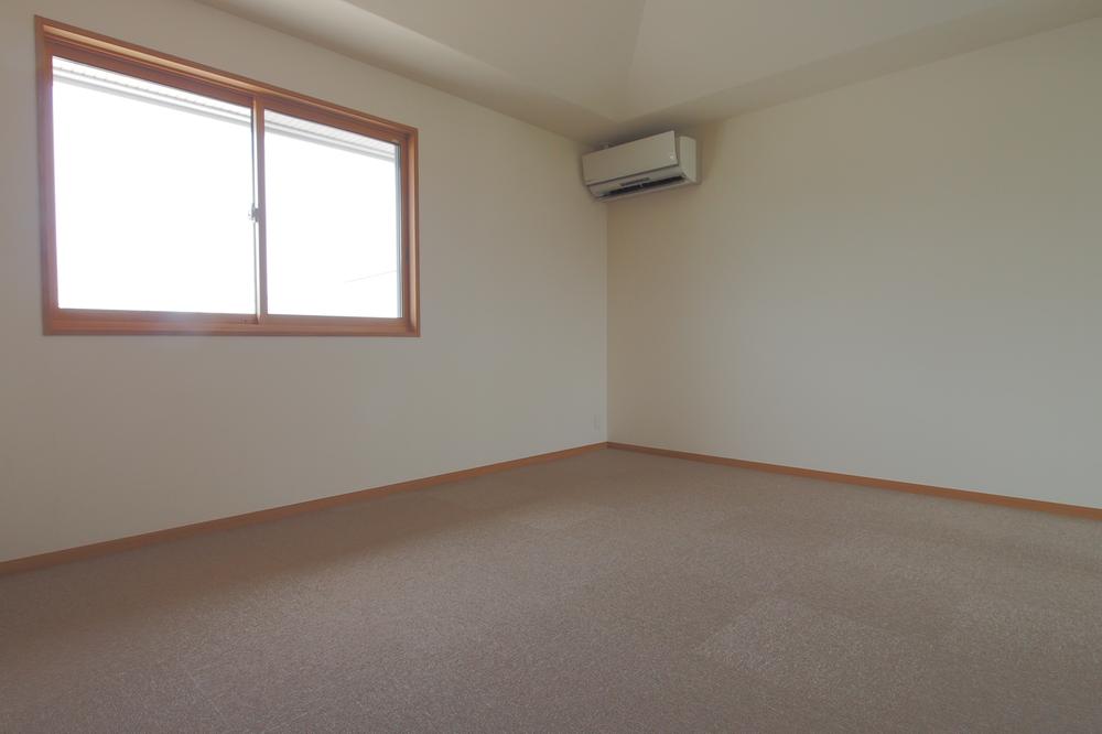 Non-living room. The main bedroom 9 tatami high-spec air-conditioned