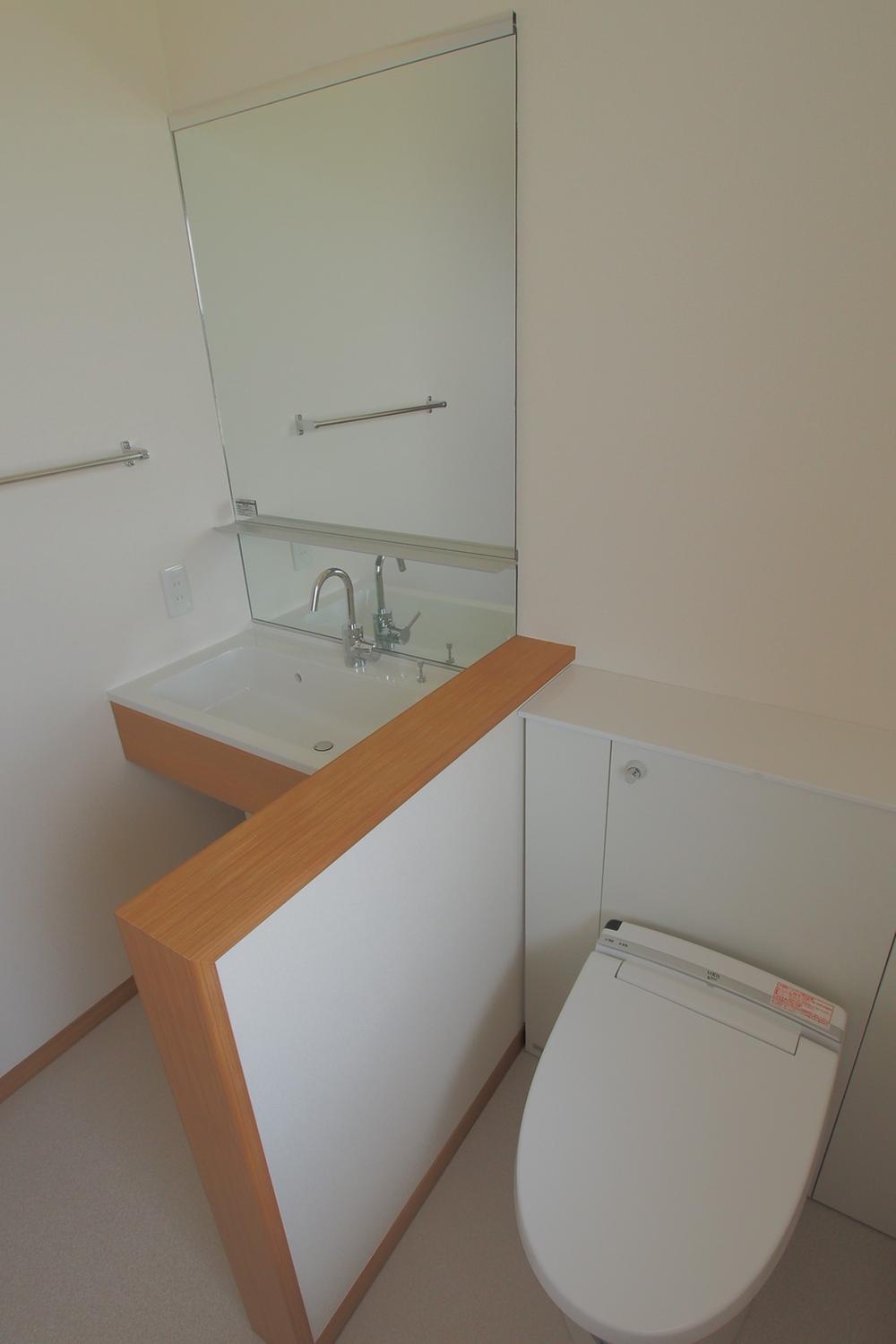 Toilet. There is also a wash basin to 2F.